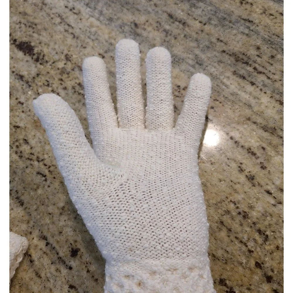 Vintage Size M/L Cotton? Wool? White Textured Stretch Gloves. Wrist Detail 8